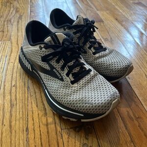 Brooks Adrenaline GTS 22
